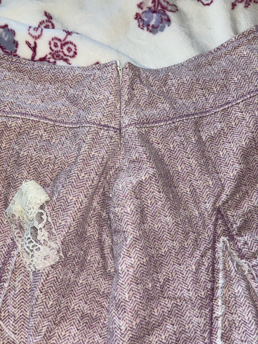 Stuff By Duff || Hilary Duff - Picture 4 of 7
